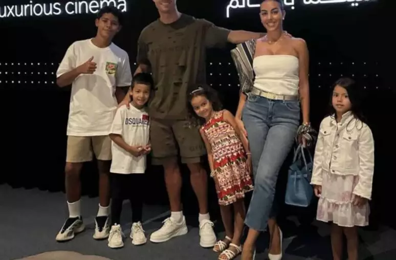 Esposa de Cristiano Ronaldo expõe problema de saúde e internação