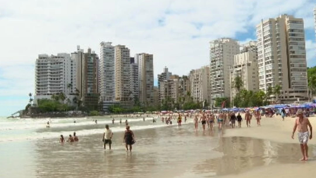 Turistas relatam ‘surto de virose’ no litoral de SP; Guarujá conta 2 mil casos